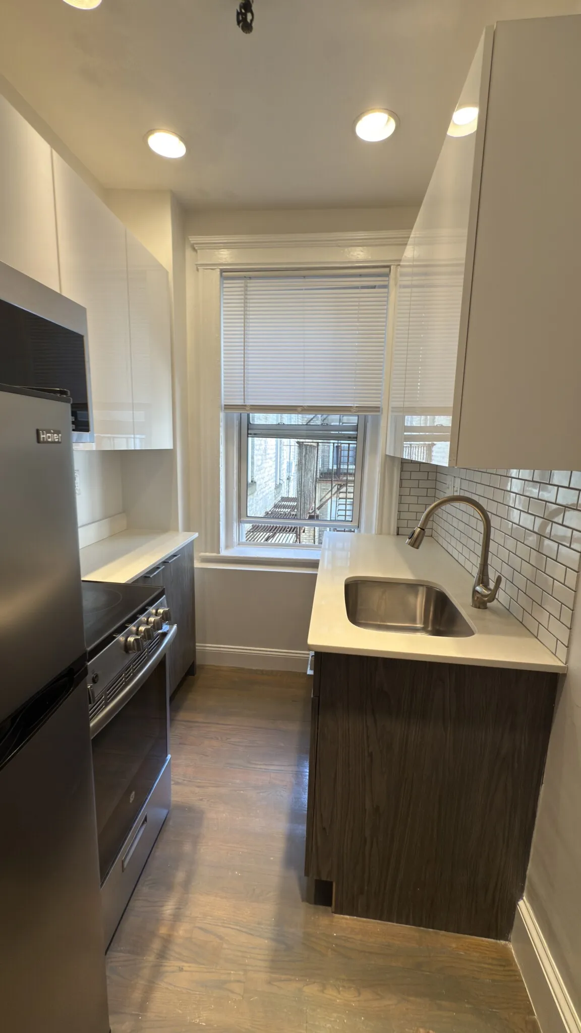 Studio bed apartment for rent at 133 Park Dr Unit 25D, Fenway — photo 2 of 11
