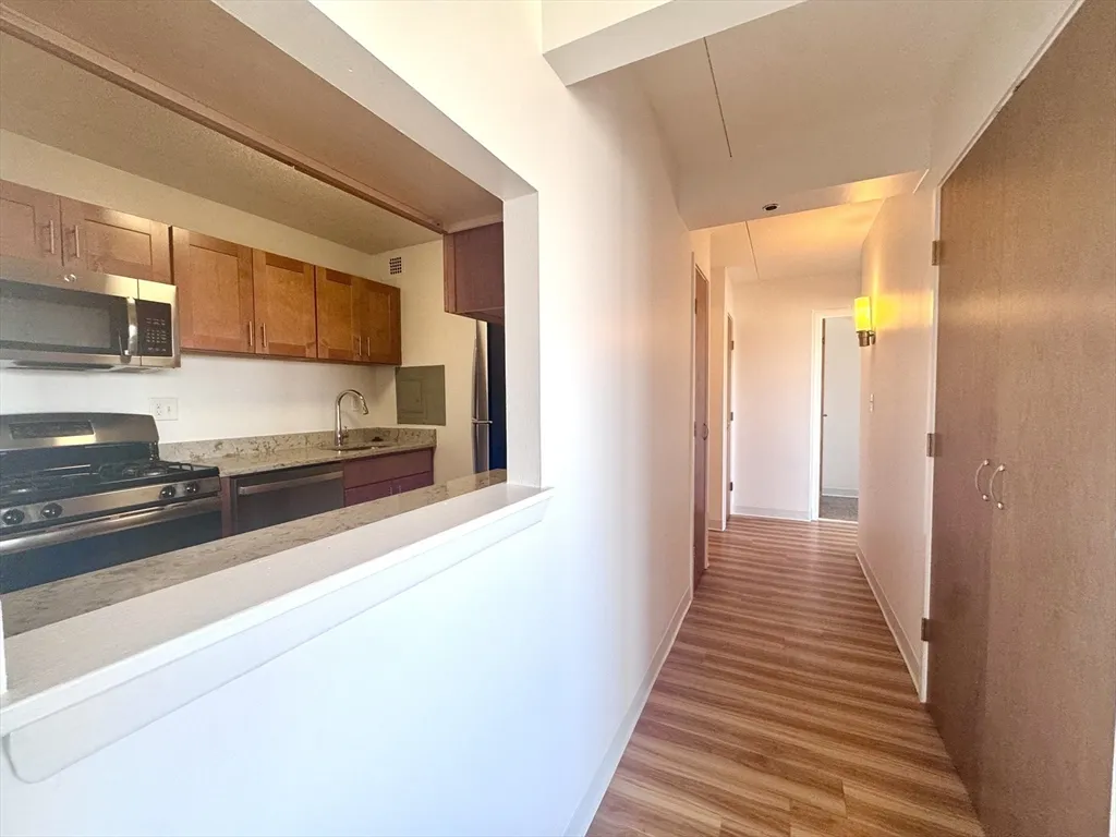 2 bed, 1 bath apartment for rent at 133 Park St Unit 1403, Coolidge Corner — photo 3 of 25