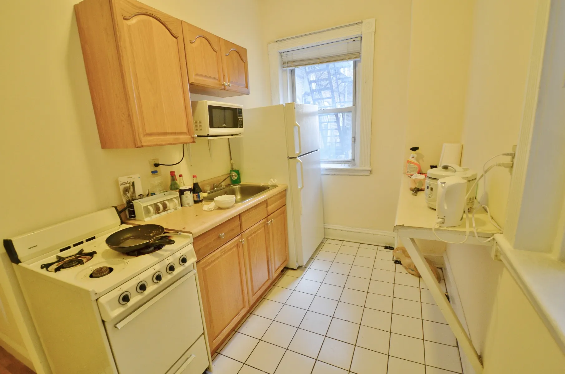 3 bed, 1 bath apartment for rent at 133 Peterborough St Unit 2, Fenway — photo 2 of 12