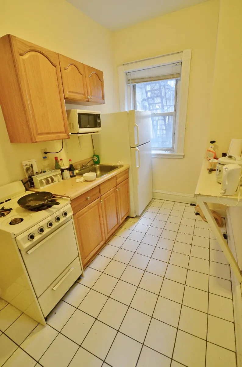 3 bed, 1 bath apartment for rent at 133 Peterborough St Unit 2, Fenway — photo 3 of 12