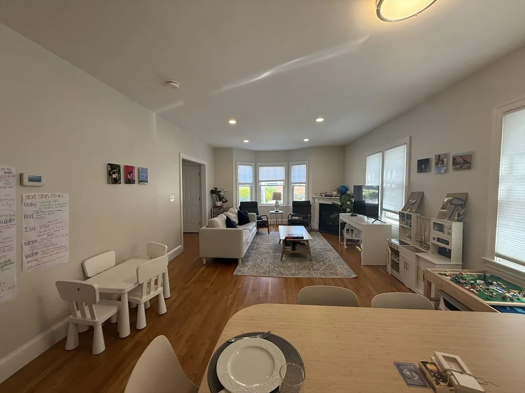 3 bed, 2 bath apartment for rent at 133 Putnam Ave Unit 133, Riverside — photo 1 of 10