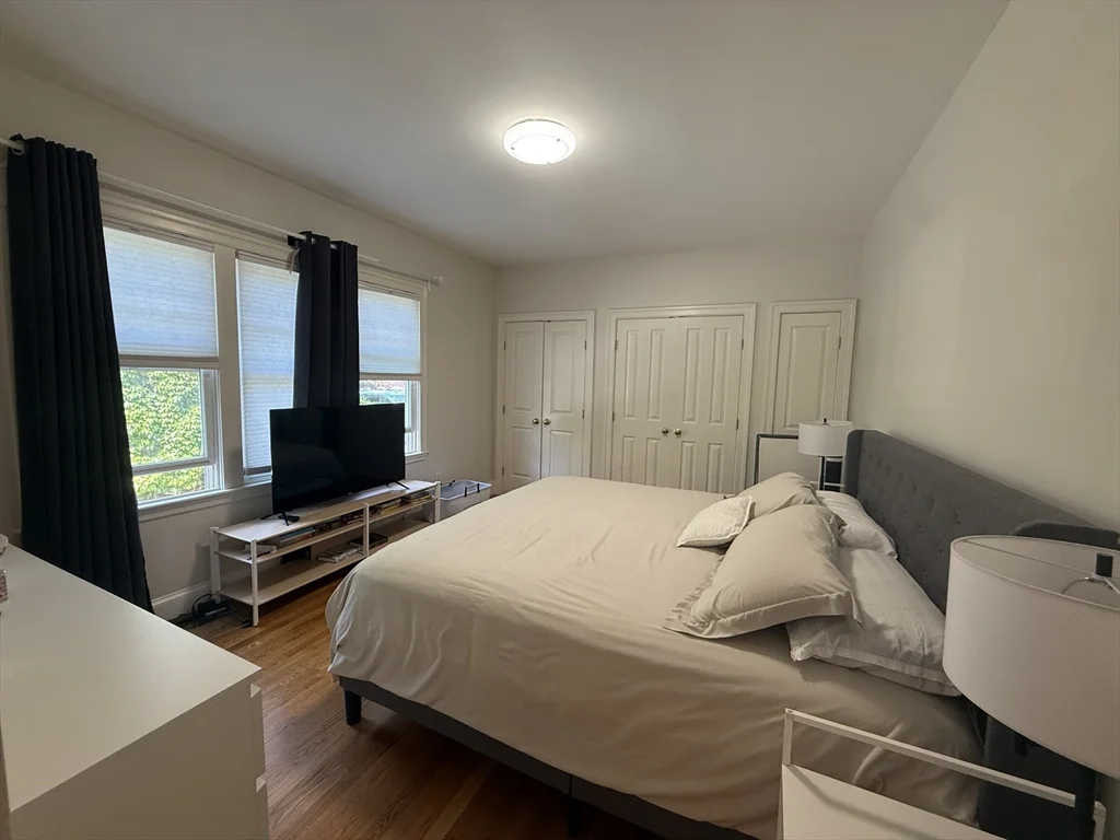 3 bed, 2 bath apartment for rent at 133 Putnam Ave Unit 133, Riverside — photo 6 of 10