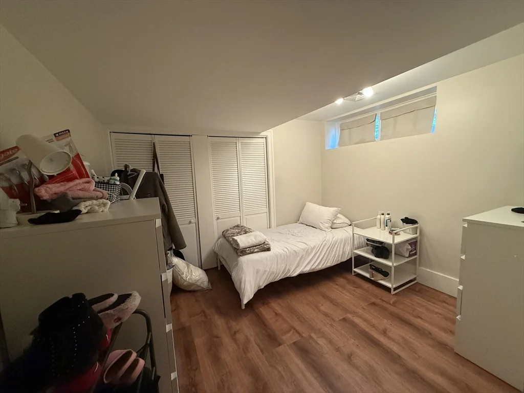 3 bed, 2 bath apartment for rent at 133 Putnam Ave Unit 133, Riverside — photo 8 of 10