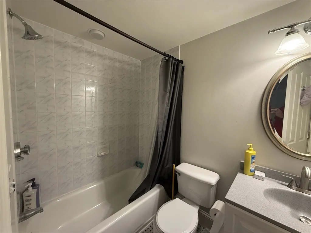 3 bed, 2 bath apartment for rent at 133 Putnam Ave Unit 133, Riverside — photo 9 of 10