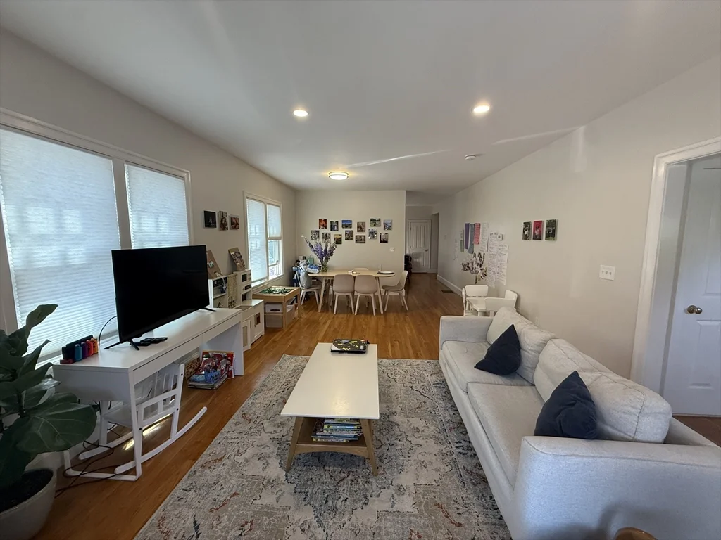 3 bed, 2 bath apartment for rent at 133 Putnam Ave Unit 133, Riverside — photo 3 of 10