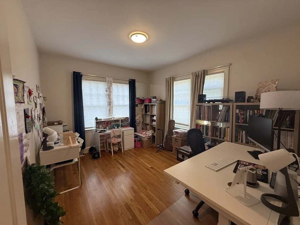 3 bed, 2 bath apartment for rent at 133 Putnam Ave Unit 133, Riverside — photo 5 of 10