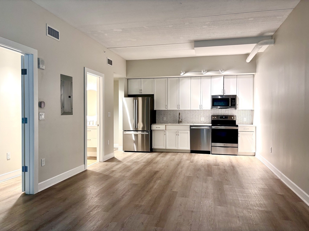 1 bed, 1 bath apartment for rent at 133 Salem St Unit 114, Revere — photo 3 of 11