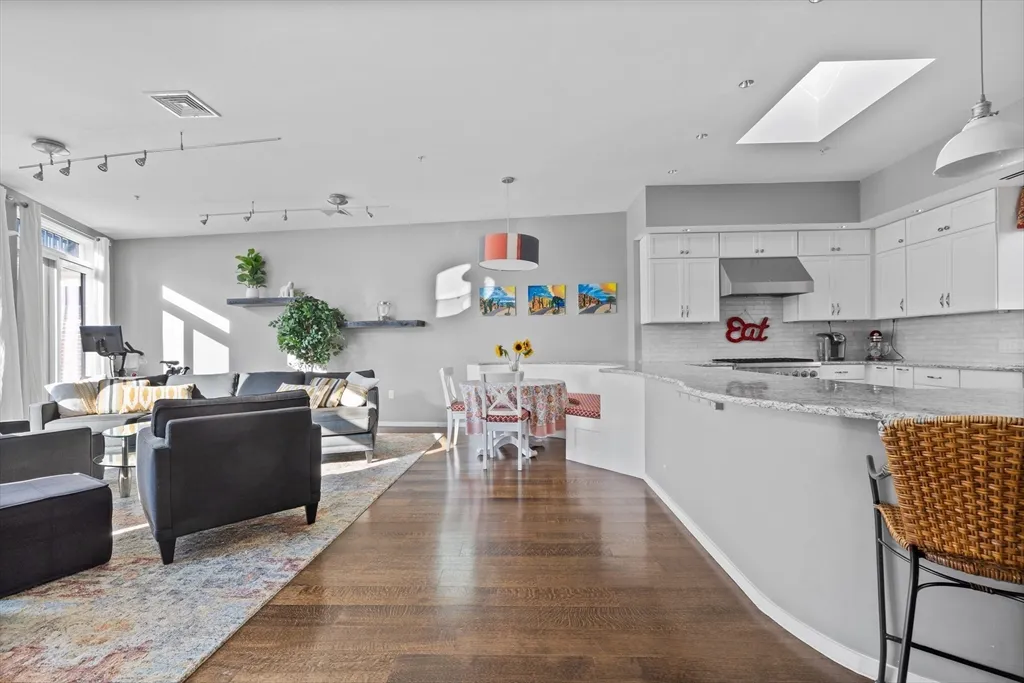 4 bed, 2 bath apartment for rent at 133 Salem St Unit PH, North End — photo 11 of 29
