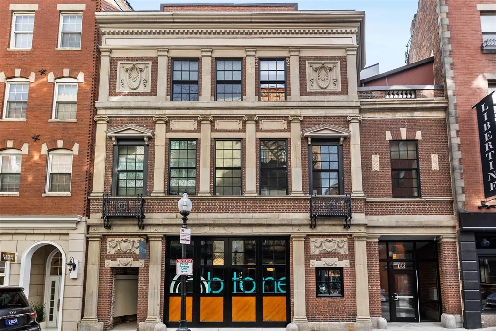 4 bed, 2 bath apartment for rent at 133 Salem St Unit PH, North End — photo 1 of 29