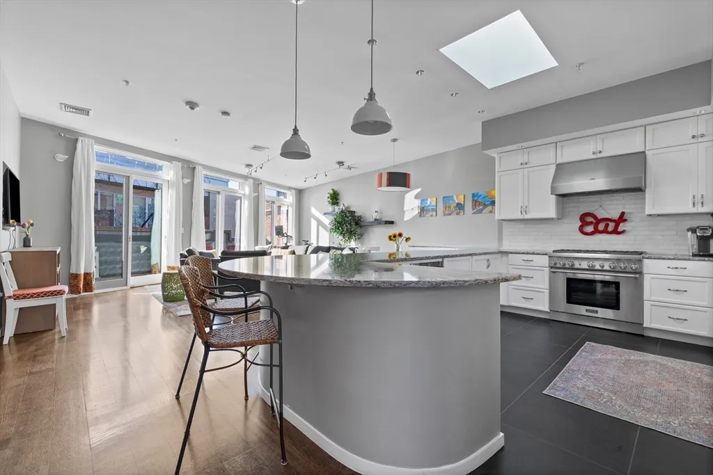 4 bed, 2 bath apartment for rent at 133 Salem St Unit PH, North End — photo 5 of 29