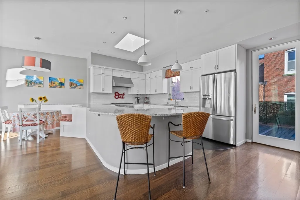 4 bed, 2 bath apartment for rent at 133 Salem St Unit PH, North End — photo 3 of 29