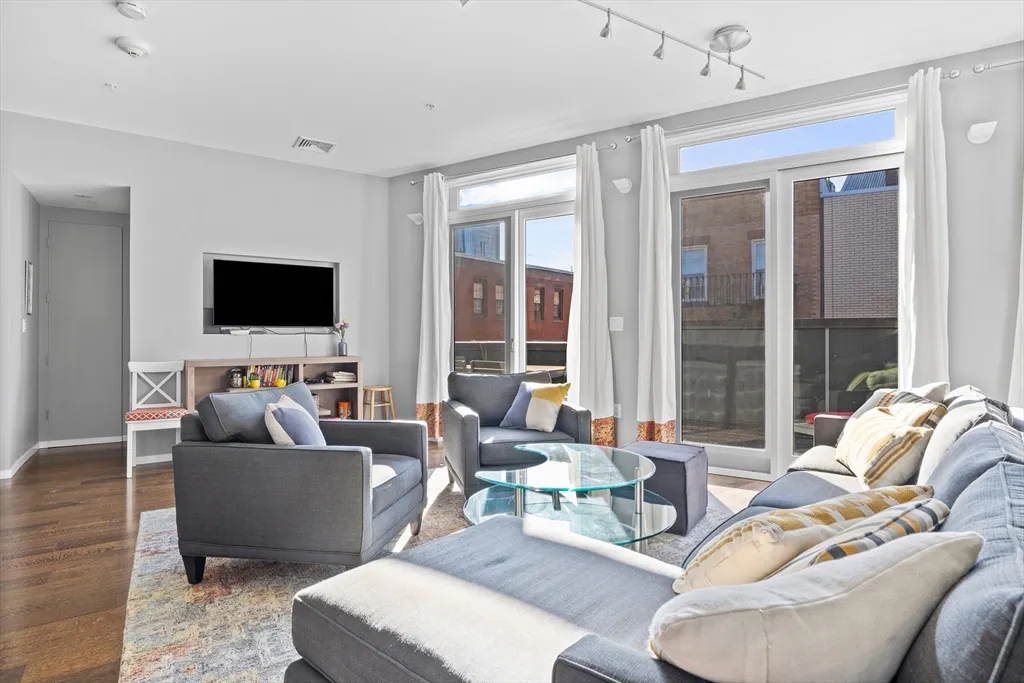 4 bed, 2 bath apartment for rent at 133 Salem St Unit PH, North End — photo 7 of 29