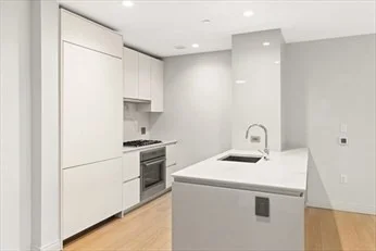 2 bed, 2 bath apartment for rent at 133 Seaport Blvd Unit 1509, South Boston — photo 5 of 26