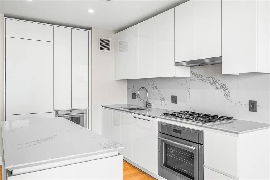 1 bed, 1 bath apartment for rent at 133 Seaport Blvd Unit 1516, Seaport District — photo 5 of 27