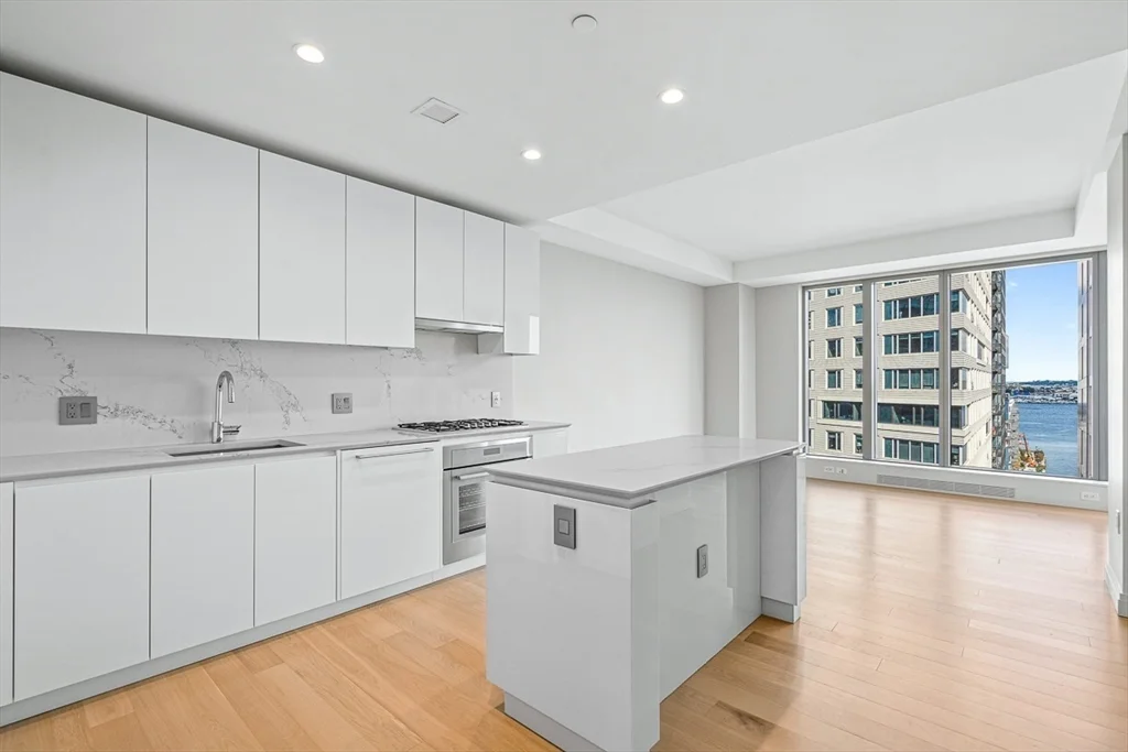 1 bed, 1 bath apartment for rent at 133 Seaport Blvd Unit 1516, Seaport District — photo 4 of 27