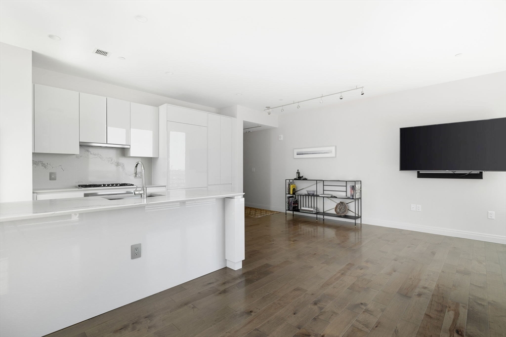 2 bed, 2 bath apartment for rent at 133 Seaport Blvd Unit 1723, Seaport District — photo 6 of 15
