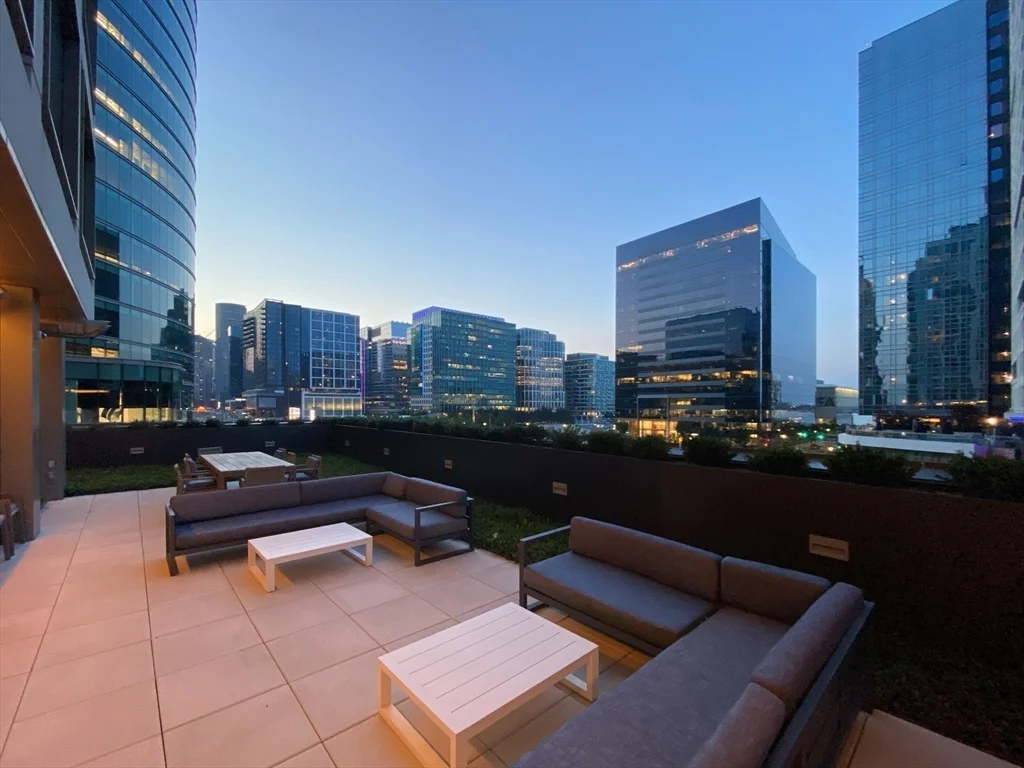 2 bed, 2 bath apartment for rent at 133 Seaport Blvd Unit 1902, Seaport District — photo 39 of 42