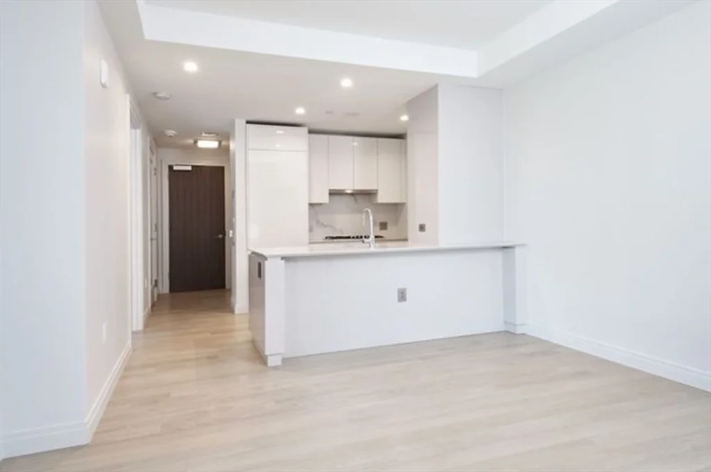 1 bed, 1 bath apartment for rent at 133 Seaport Blvd Unit 619, Seaport District — photo 5 of 13