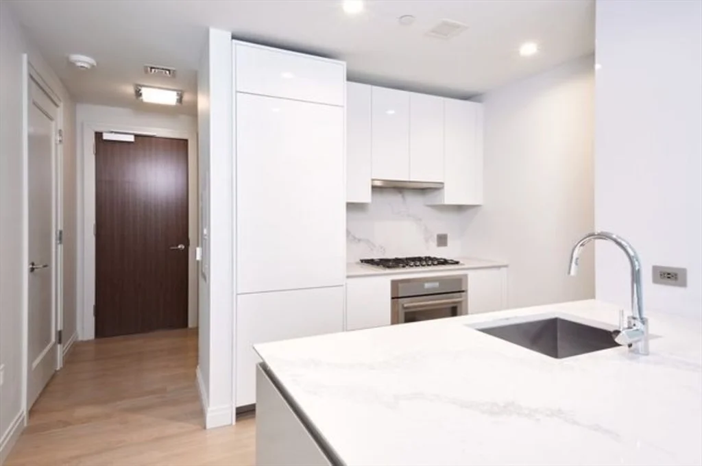 1 bed, 1 bath apartment for rent at 133 Seaport Blvd Unit 619, Seaport District — photo 1 of 13