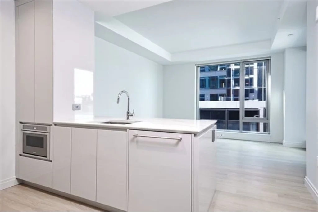 1 bed, 1 bath apartment for rent at 133 Seaport Blvd Unit 619, Seaport District — photo 2 of 13