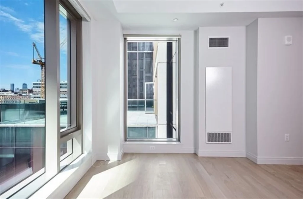 1 bed, 1 bath apartment for rent at 133 Seaport Blvd Unit 619, Seaport District — photo 4 of 13