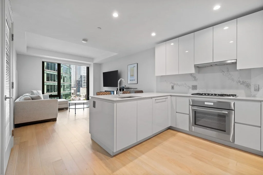 1 bed, 1 bath apartment for rent at 133 Seaport Blvd Unit 901, Seaport District — photo 1 of 26