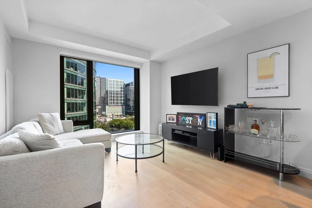 1 bed, 1 bath apartment for rent at 133 Seaport Blvd Unit 901, Seaport District — photo 2 of 26
