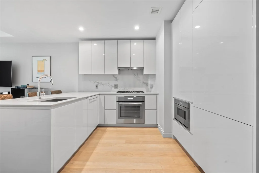 1 bed, 1 bath apartment for rent at 133 Seaport Blvd Unit 901, Seaport District — photo 5 of 26