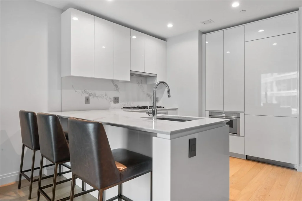 1 bed, 1 bath apartment for rent at 133 Seaport Blvd Unit 901, Seaport District — photo 4 of 26