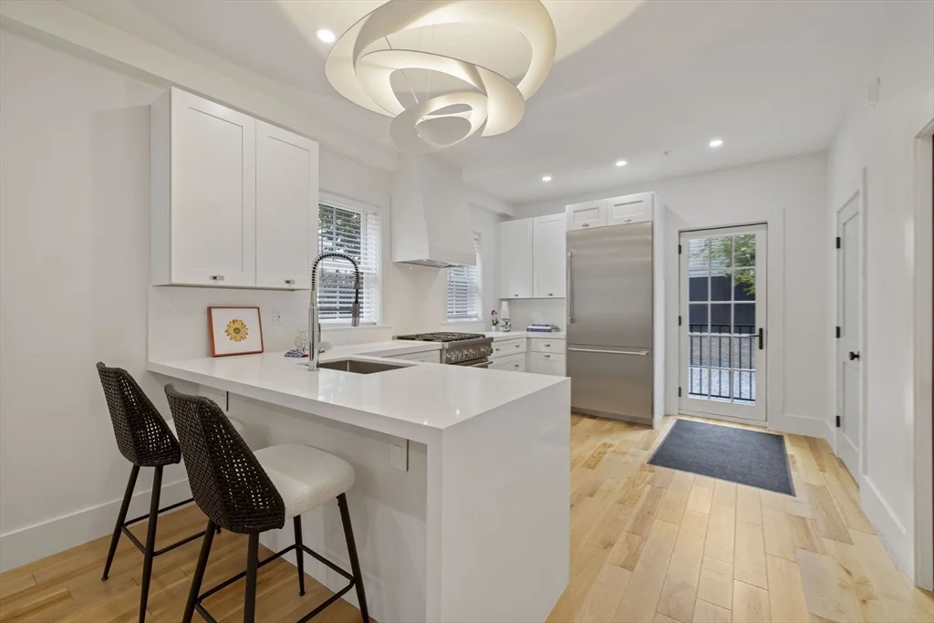3 bed, 2 bath apartment for rent at 133 Spring St Unit 2, East Cambridge — photo 4 of 31