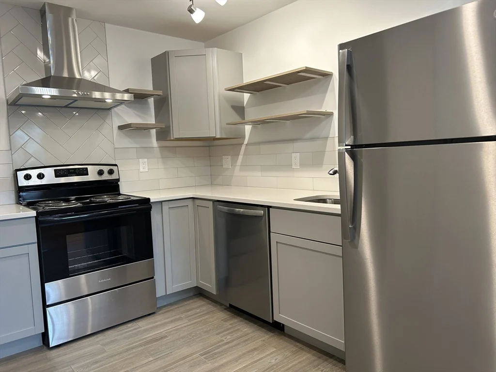 2 bed, 1 bath apartment for rent at 133 Warren St Unit 6, Watertown — photo 3 of 27