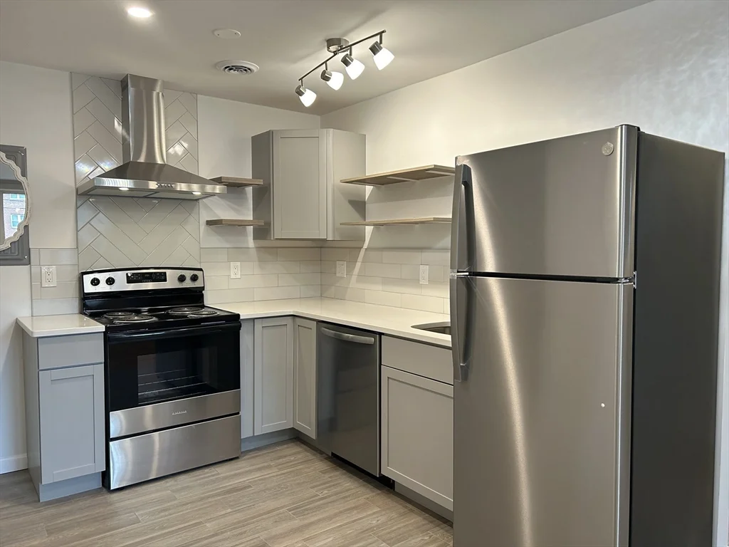 2 bed, 1 bath apartment for rent at 133 Warren St Unit 6, Watertown