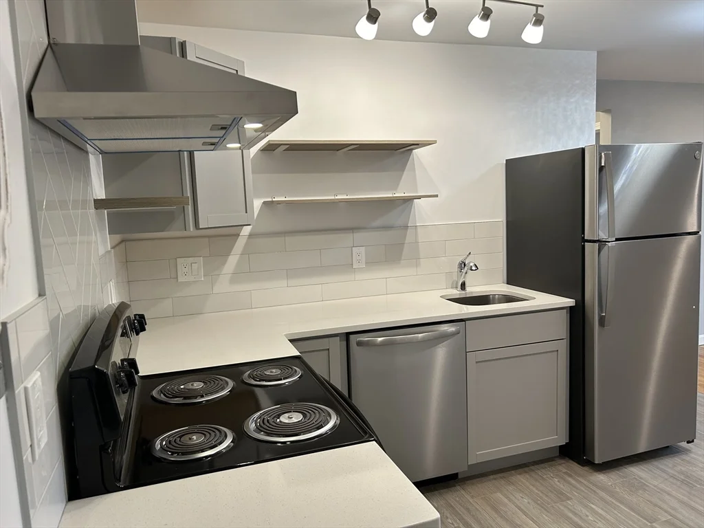 2 bed, 1 bath apartment for rent at 133 Warren St Unit 6, Watertown — photo 4 of 27