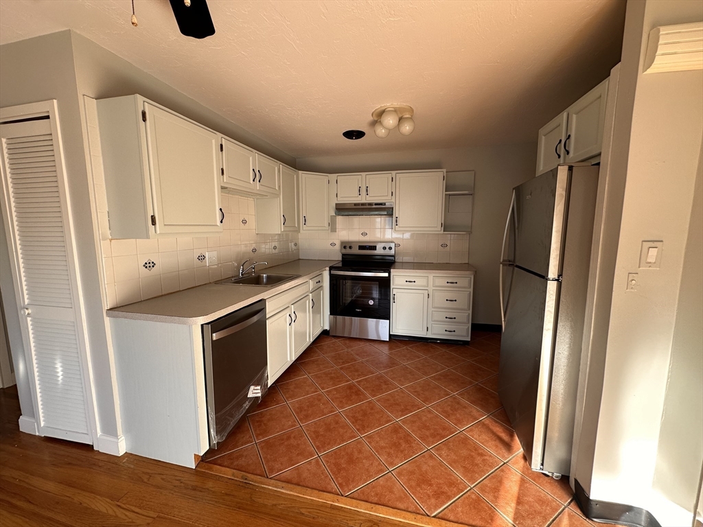 2 bed, 1 bath apartment for rent at 133 Warren St Unit 8, Watertown — photo 2 of 7