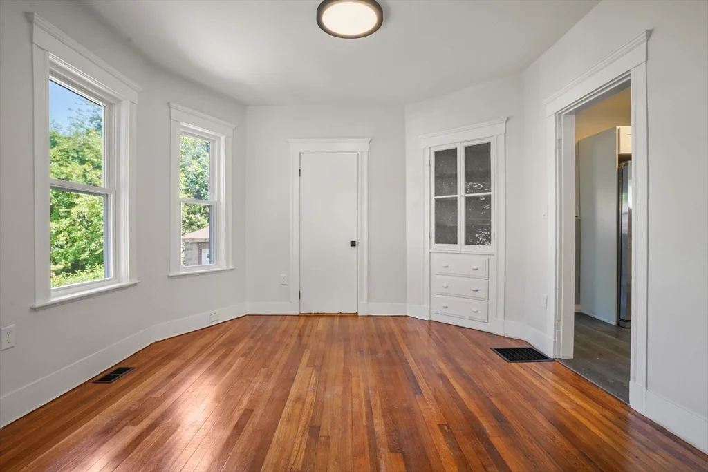 5 bed, 2 bath apartment for rent at 133 Winthrop St, Medford — photo 5 of 20