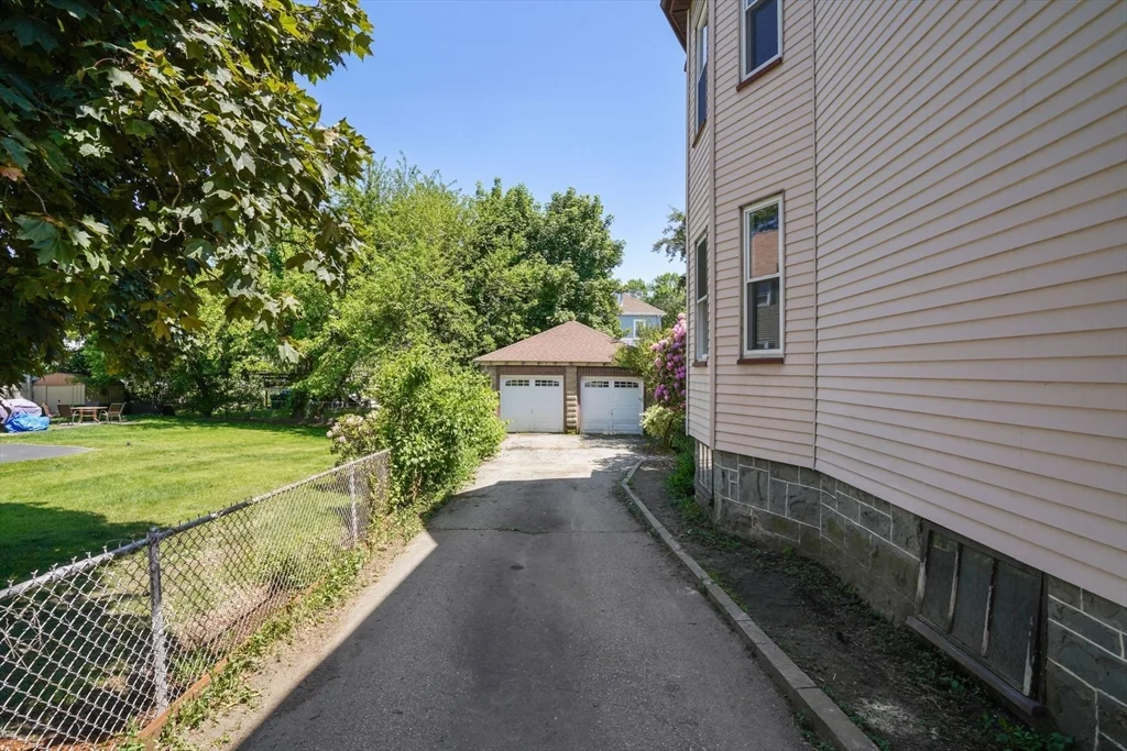 5 bed, 2 bath apartment for rent at 133 Winthrop St, Medford — photo 15 of 20
