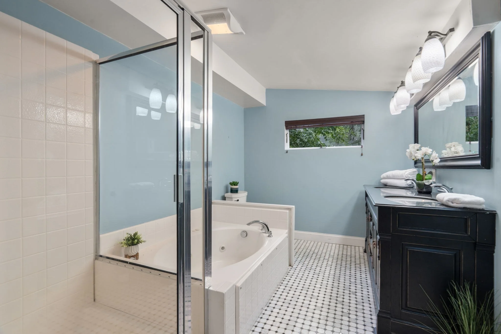 4 bed, 3 bath apartment for rent at 133 Wolcott Rd, Chestnut Hill — photo 13 of 22