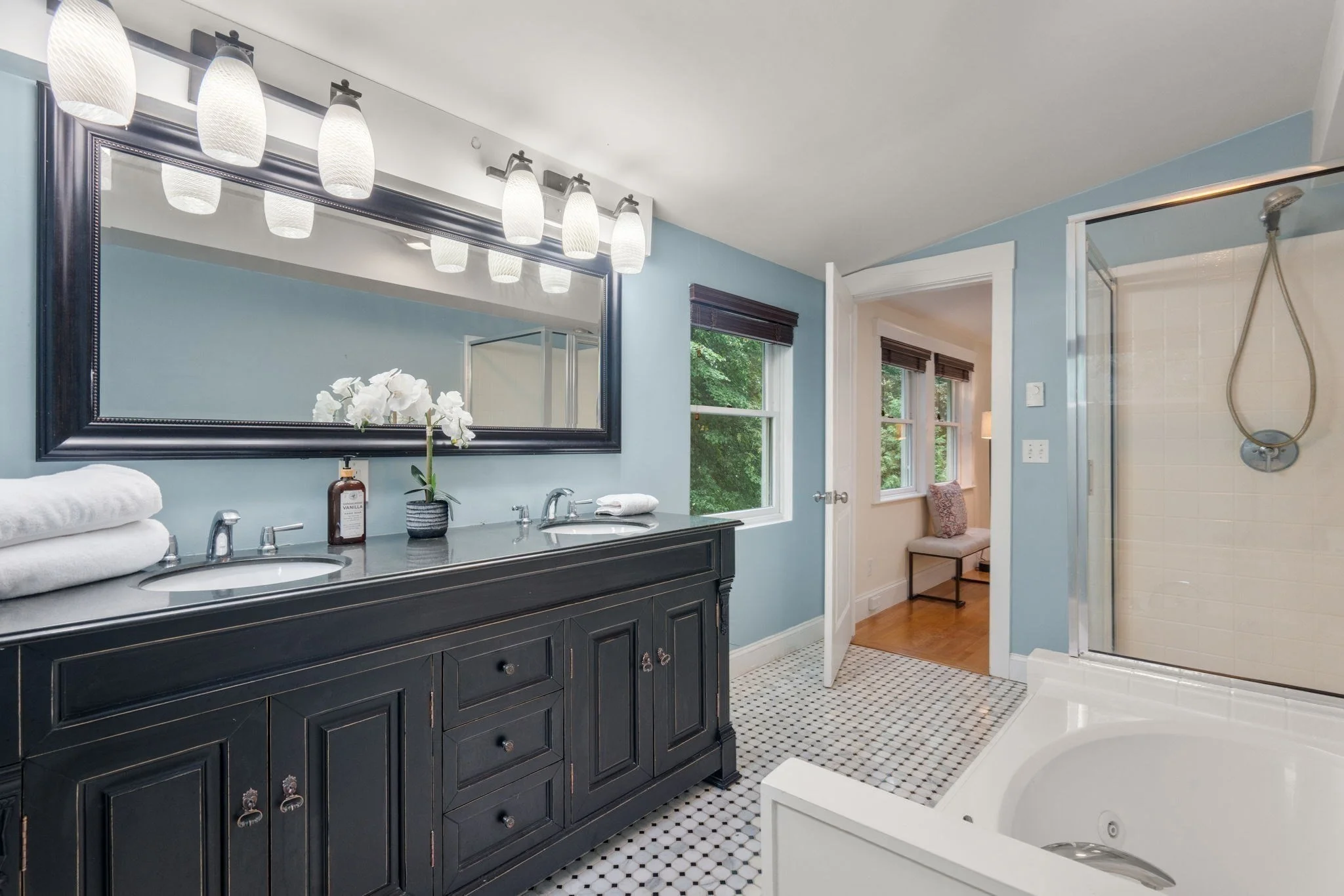 4 bed, 3 bath apartment for rent at 133 Wolcott Rd, Chestnut Hill — photo 14 of 22