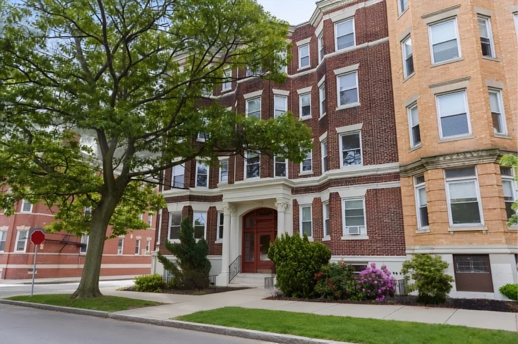 1 bed, 1 bath apartment for rent at 1330 Commonwealth Ave Unit 12A, Allston — photo 8 of 8