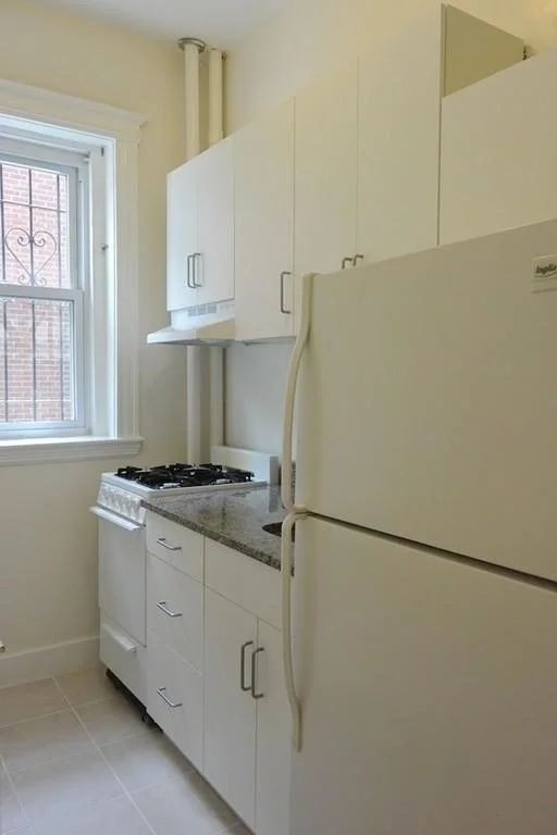 1 bed, 1 bath apartment for rent at 1330 Commonwealth Ave Unit 6, Allston — photo 11 of 18