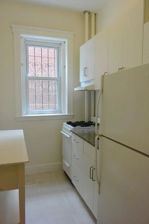 1 bed, 1 bath apartment for rent at 1330 Commonwealth Ave Unit 6, Allston — photo 10 of 18