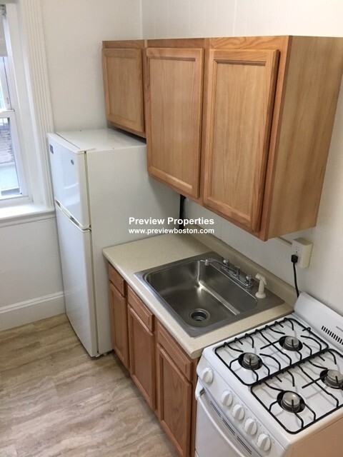 1 bed, 1 bath apartment for rent at 1334 Commonwealth Ave Unit 24P, Allston — photo 4 of 13