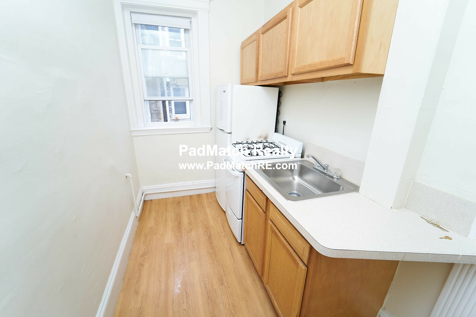 1 split bed, 1 bath apartment for rent at 1334 Commonwealth Ave Unit 3, Allston — photo 5 of 12