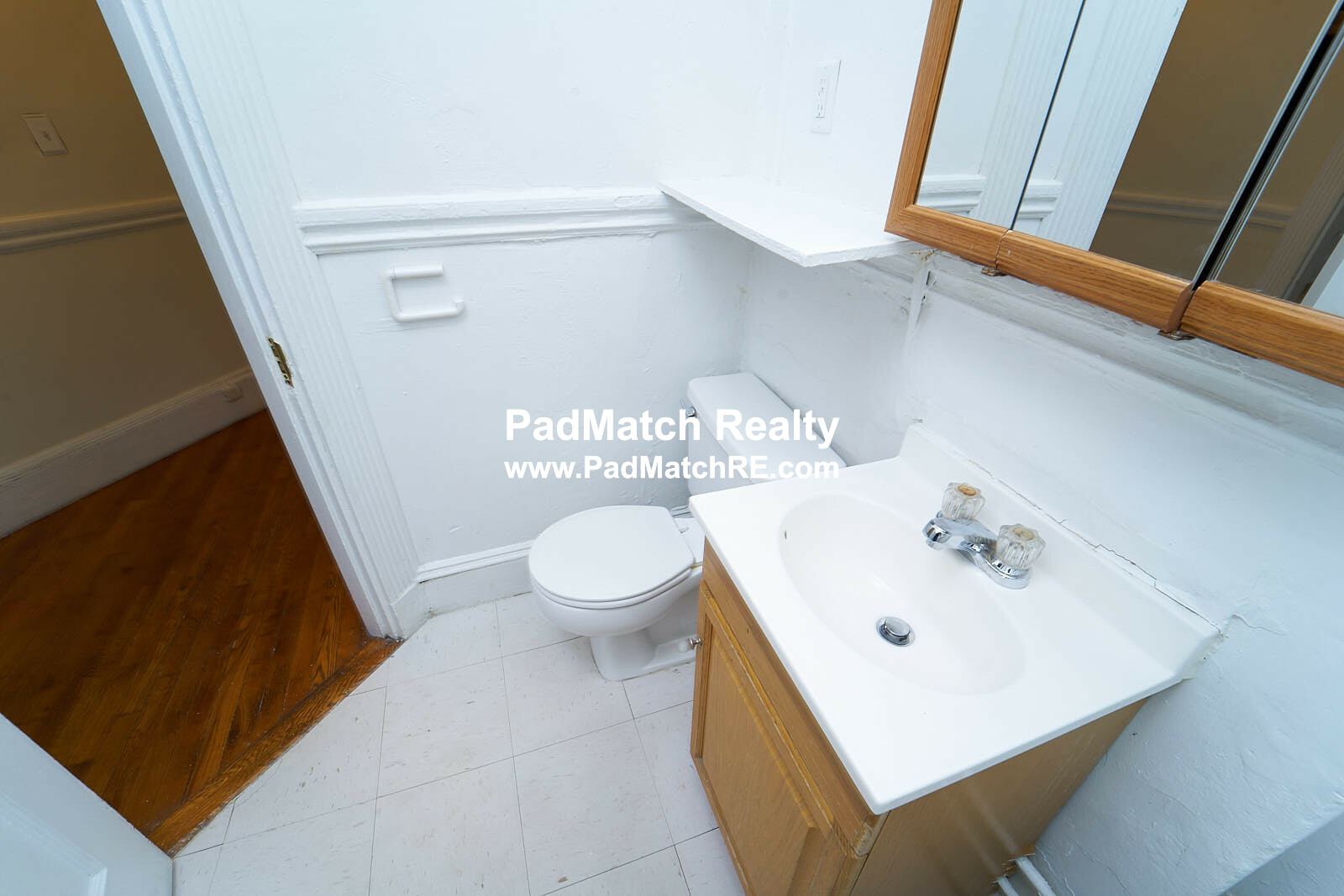 1 split bed, 1 bath apartment for rent at 1334 Commonwealth Ave Unit 3, Allston — photo 9 of 12