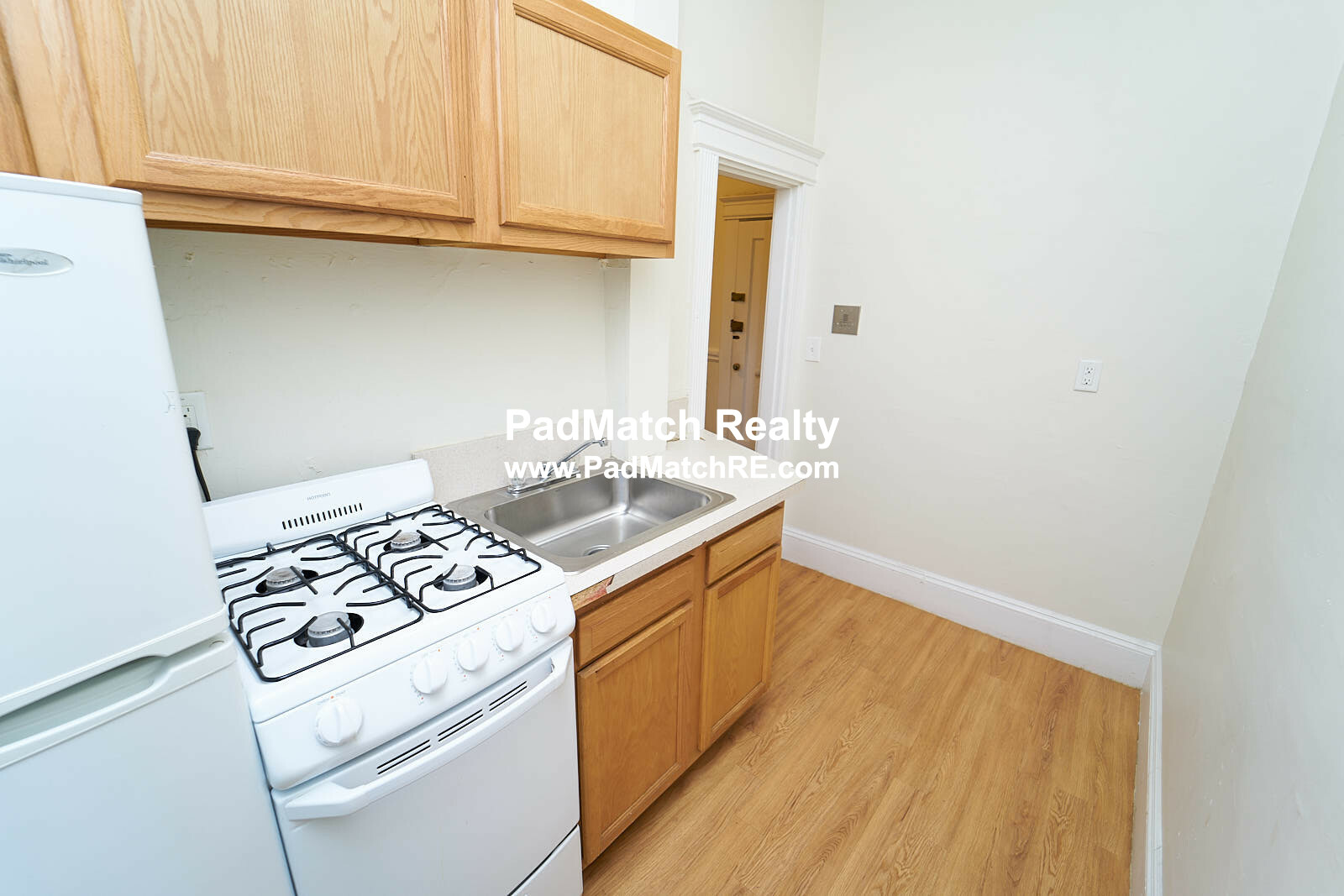 1 split bed, 1 bath apartment for rent at 1334 Commonwealth Ave Unit 3, Allston — photo 4 of 12