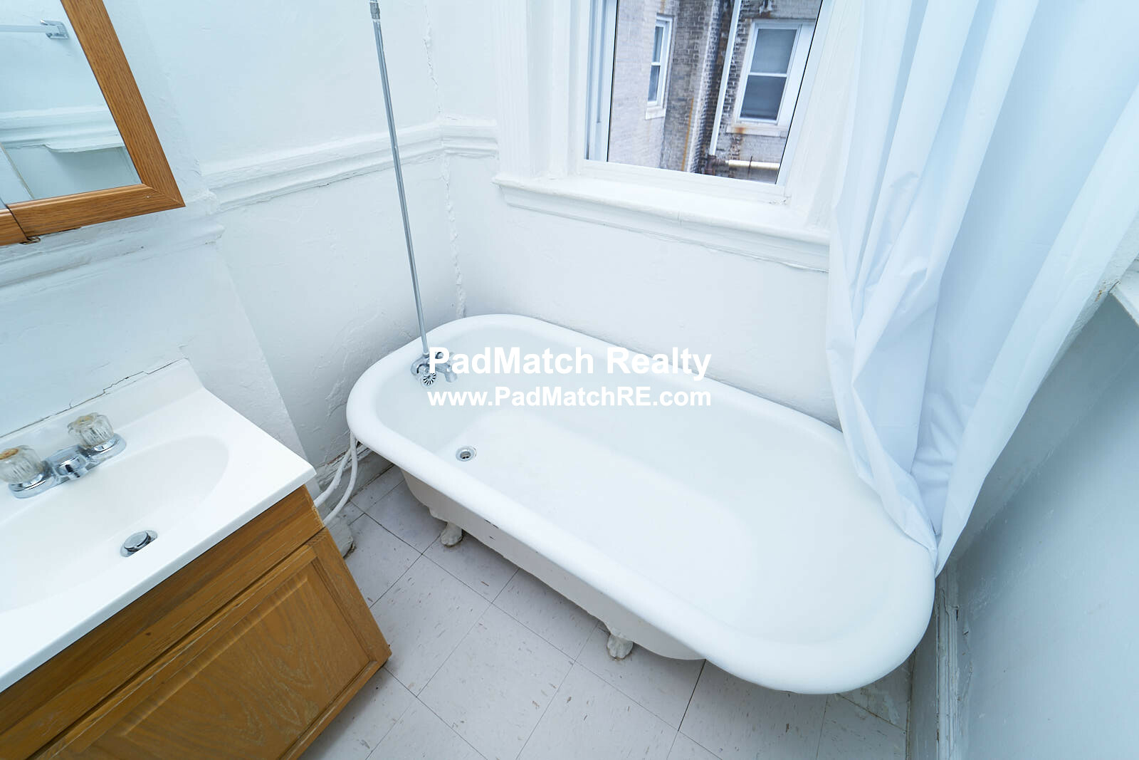 1 split bed, 1 bath apartment for rent at 1334 Commonwealth Ave Unit 3, Allston — photo 10 of 12