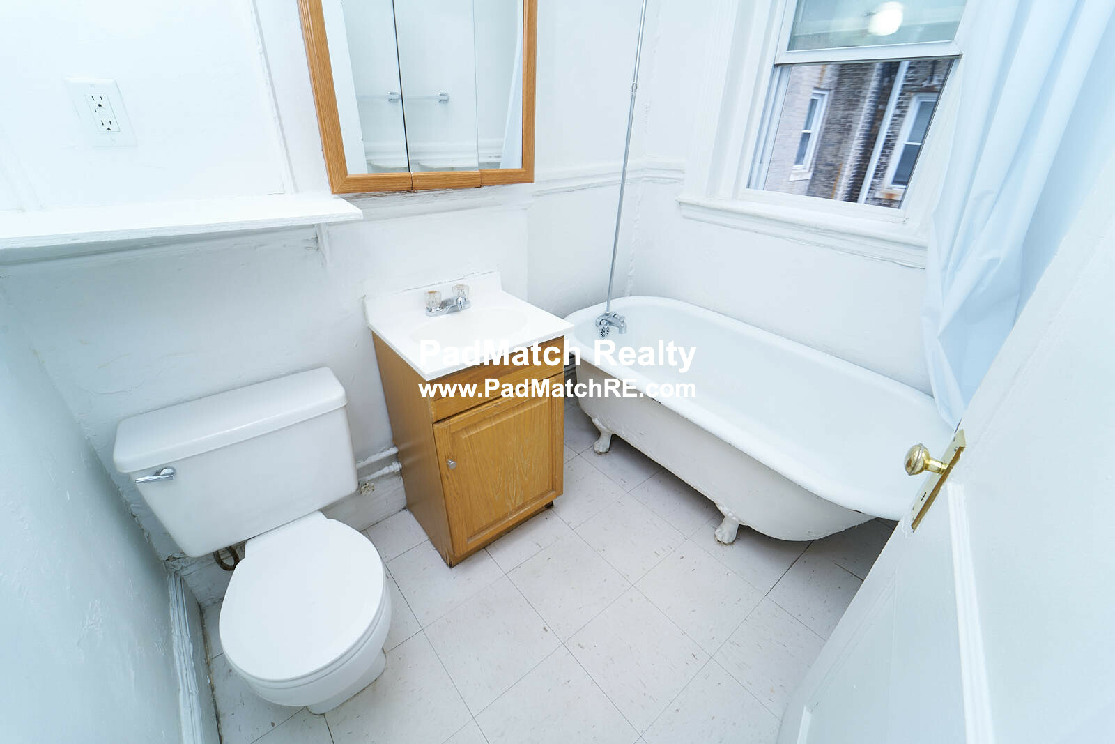 1 split bed, 1 bath apartment for rent at 1334 Commonwealth Ave Unit 3, Allston — photo 11 of 12