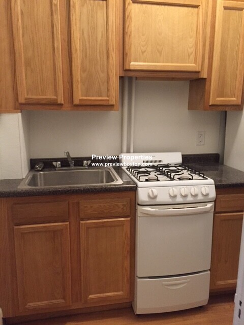 Studio bed, 1 bath apartment for rent at 1334 Commonwealth Ave Unit 4P, Allston — photo 3 of 13