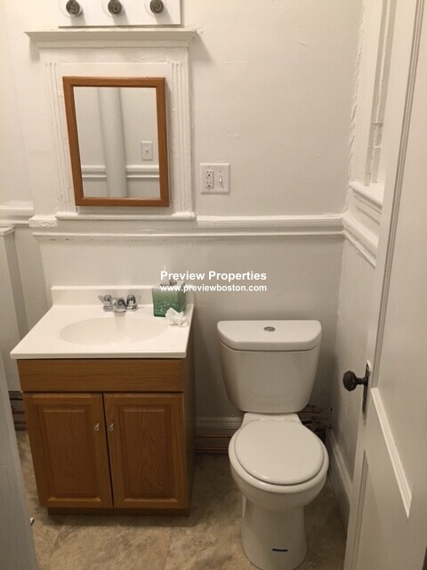 Studio bed, 1 bath apartment for rent at 1334 Commonwealth Ave Unit 4P, Allston — photo 4 of 13