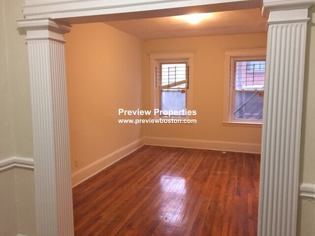 Studio bed, 1 bath apartment for rent at 1334 Commonwealth Ave Unit 4P, Allston — photo 2 of 13